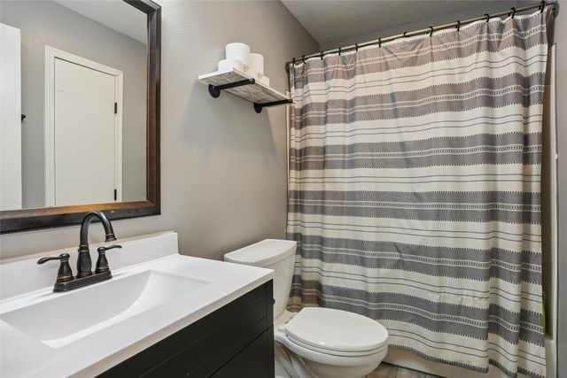 1419 Sunrise Drive, Knoxville, IA 50138