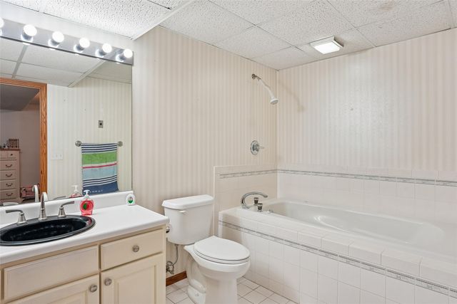 1419 Sunrise Drive, Knoxville, IA 50138