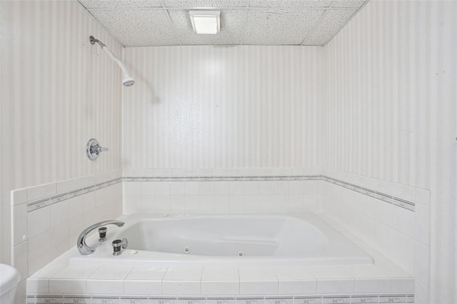 1419 Sunrise Drive, Knoxville, IA 50138