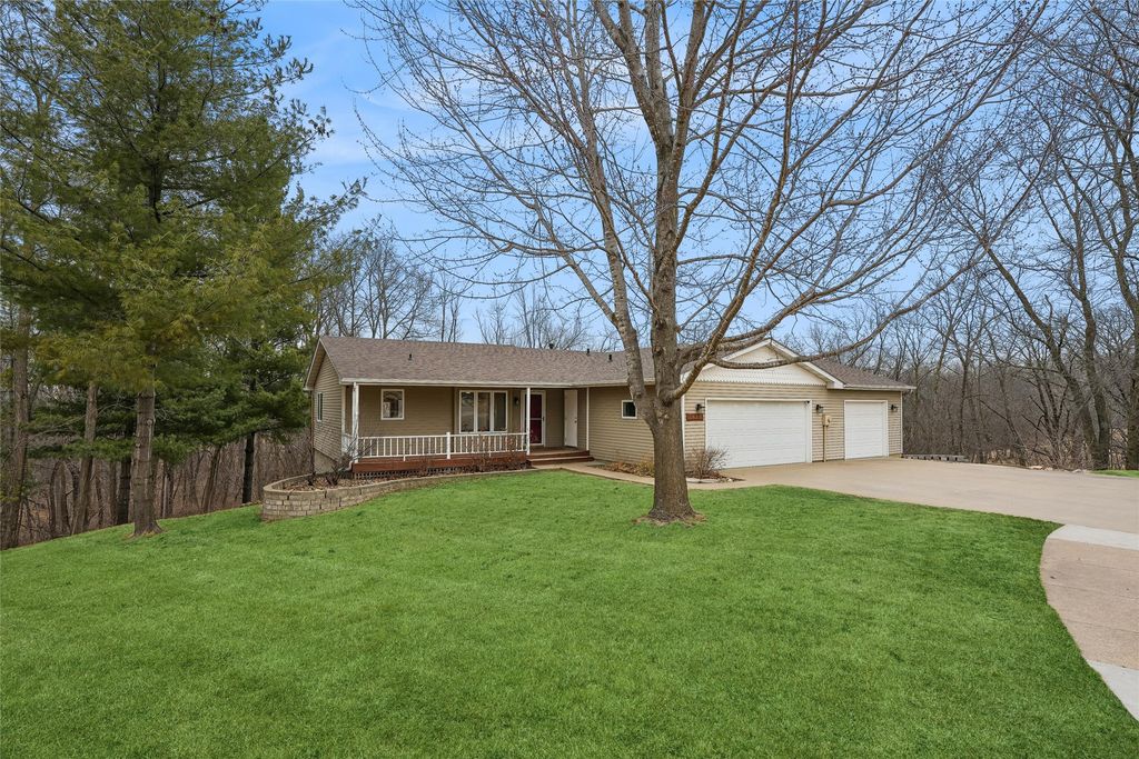 1419 Sunrise Drive, Knoxville, IA 50138