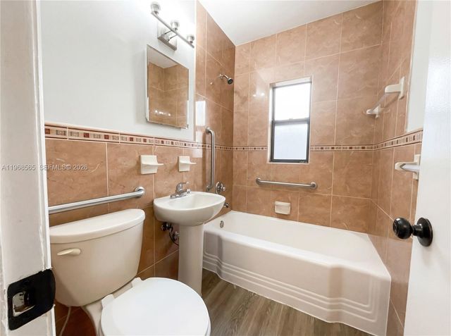 941 Jann Ave, Opa-locka, FL 33054