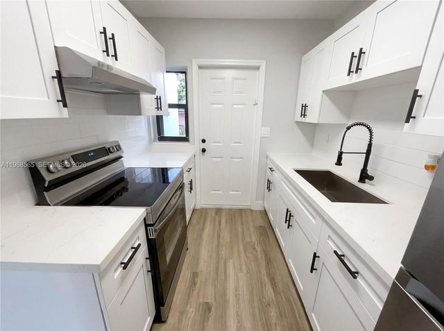 941 Jann Ave, Opa-locka, FL 33054