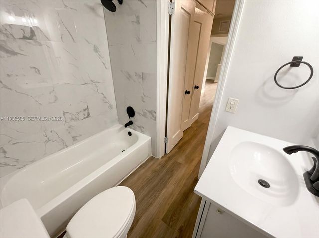 941 Jann Ave, Opa-locka, FL 33054