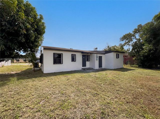 941 Jann Ave, Opa-locka, FL 33054