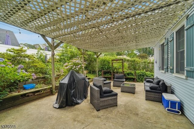 25 E Munson Ave, Dover Town, NJ 07801