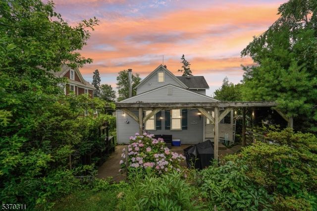 25 E Munson Ave, Dover Town, NJ 07801