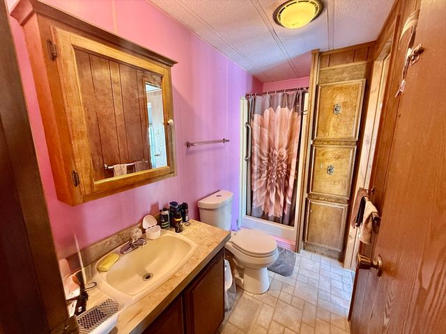 141 Edbert St, Chicopee, MA 01020