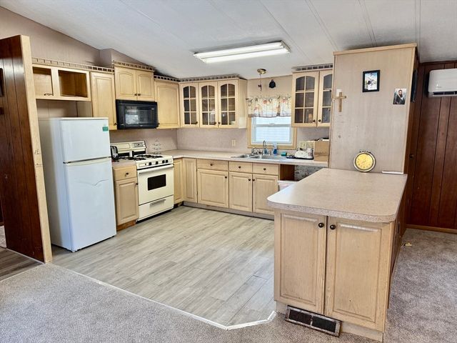141 Edbert St, Chicopee, MA 01020
