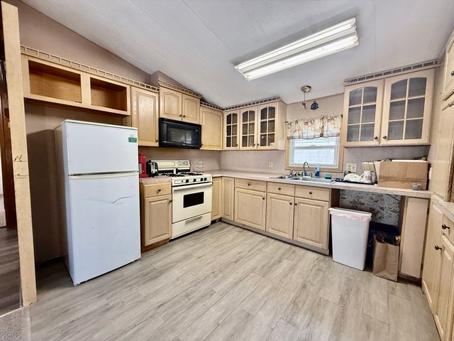141 Edbert St, Chicopee, MA 01020