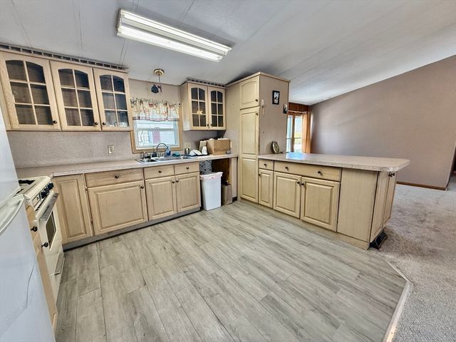 141 Edbert St, Chicopee, MA 01020