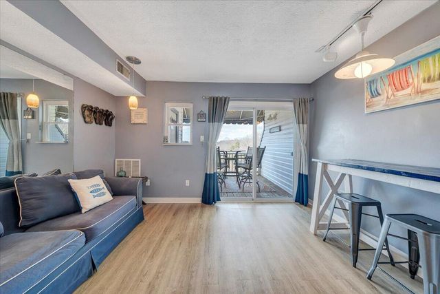 1089 Bluewater Dr Unit 411, Moneta, VA 24121