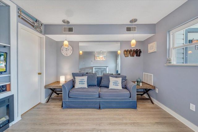 1089 Bluewater Dr Unit 411, Moneta, VA 24121