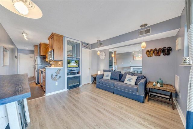 1089 Bluewater Dr Unit 411, Moneta, VA 24121