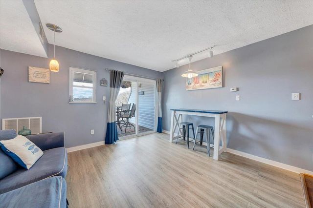 1089 Bluewater Dr Unit 411, Moneta, VA 24121