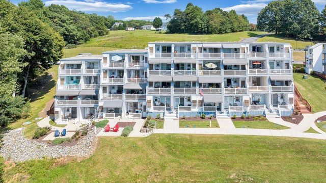 1089 Bluewater Dr Unit 411, Moneta, VA 24121