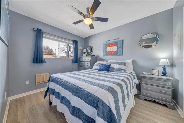 1089 Bluewater Dr Unit 411, Moneta, VA 24121