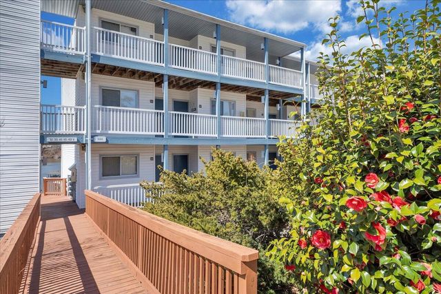 1089 Bluewater Dr Unit 411, Moneta, VA 24121