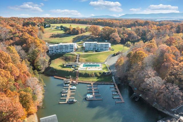 1089 Bluewater Dr Unit 411, Moneta, VA 24121