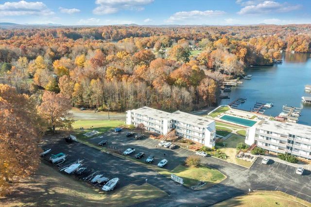 1089 Bluewater Dr Unit 411, Moneta, VA 24121