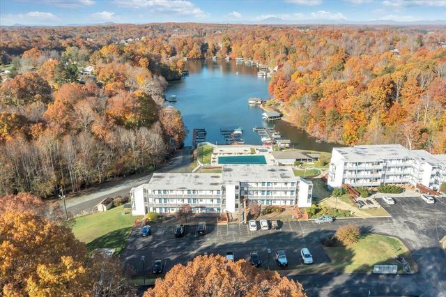 1089 Bluewater Dr Unit 411, Moneta, VA 24121