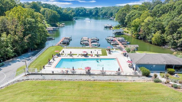 1089 Bluewater Dr Unit 411, Moneta, VA 24121