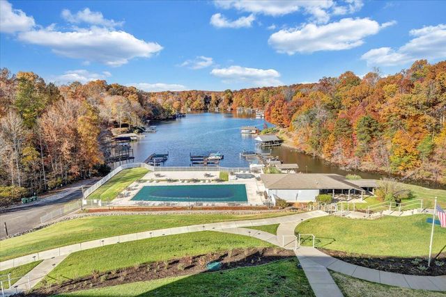 1089 Bluewater Dr Unit 411, Moneta, VA 24121