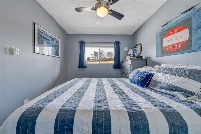 1089 Bluewater Dr Unit 411, Moneta, VA 24121