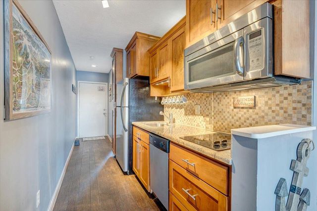 1089 Bluewater Dr Unit 411, Moneta, VA 24121