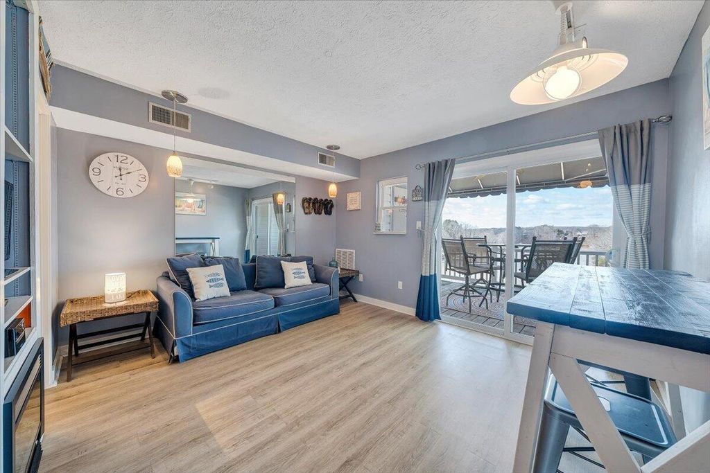 1089 Bluewater Dr Unit 411, Moneta, VA 24121