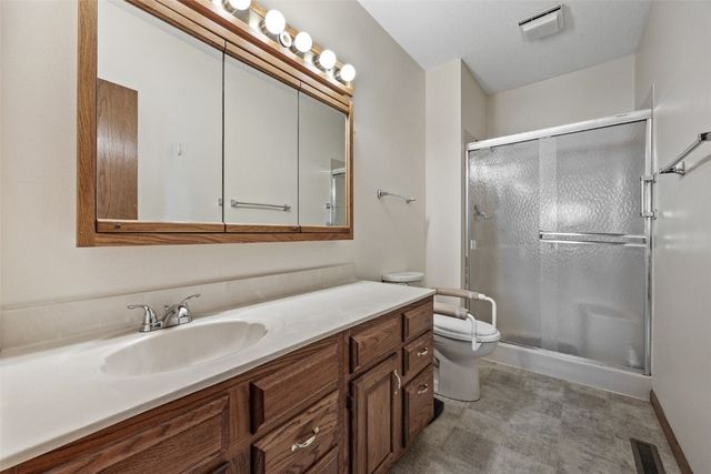 4745 Westchester Drive NE A, Cedar Rapids, IA 52402