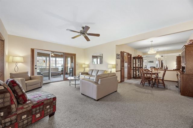 4745 Westchester Drive NE A, Cedar Rapids, IA 52402