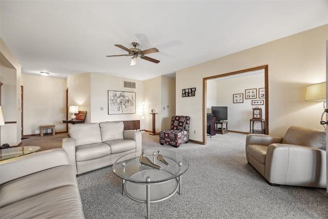 4745 Westchester Drive NE A, Cedar Rapids, IA 52402