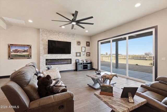 3655 E Graythorn Way, Coolidge, AZ 85128