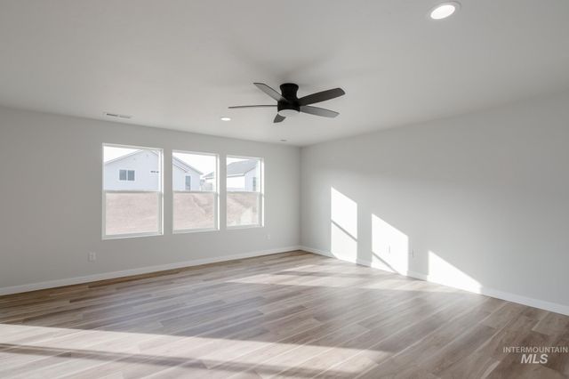 3895 E Jamestown Dr, Nampa, ID 83686