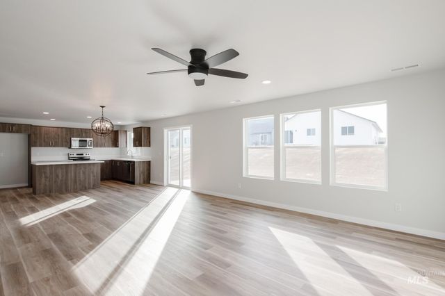 3895 E Jamestown Dr, Nampa, ID 83686