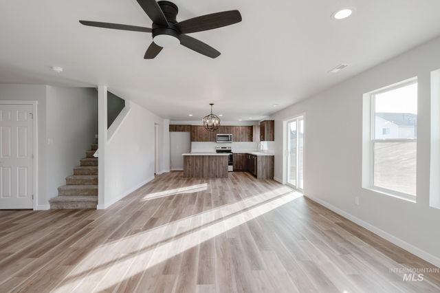 3895 E Jamestown Dr, Nampa, ID 83686