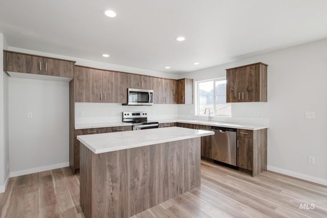 3895 E Jamestown Dr, Nampa, ID 83686