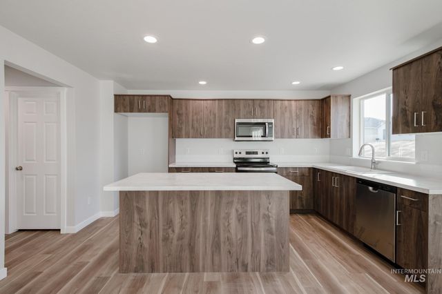 3895 E Jamestown Dr, Nampa, ID 83686