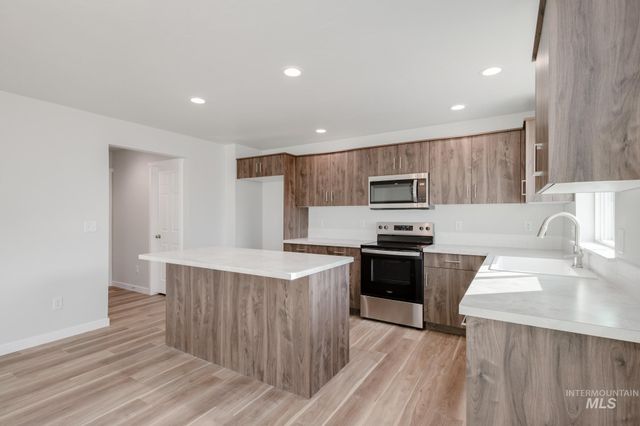 3895 E Jamestown Dr, Nampa, ID 83686