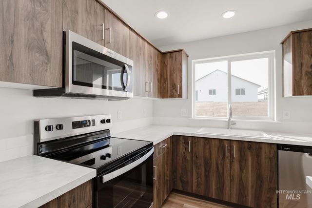 3895 E Jamestown Dr, Nampa, ID 83686