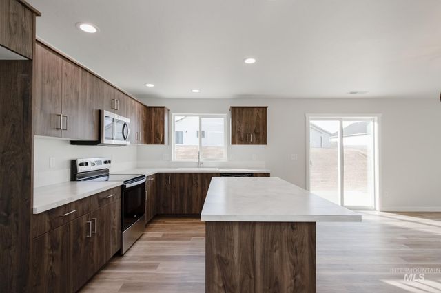 3895 E Jamestown Dr, Nampa, ID 83686