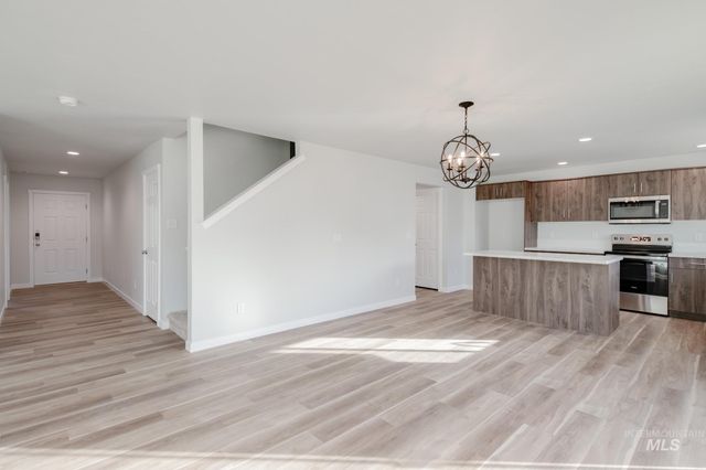 3895 E Jamestown Dr, Nampa, ID 83686