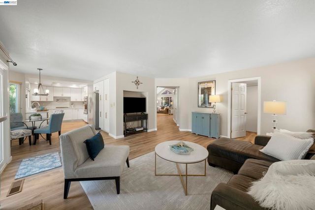 3411 Park Pl, Pleasanton, CA 94588
