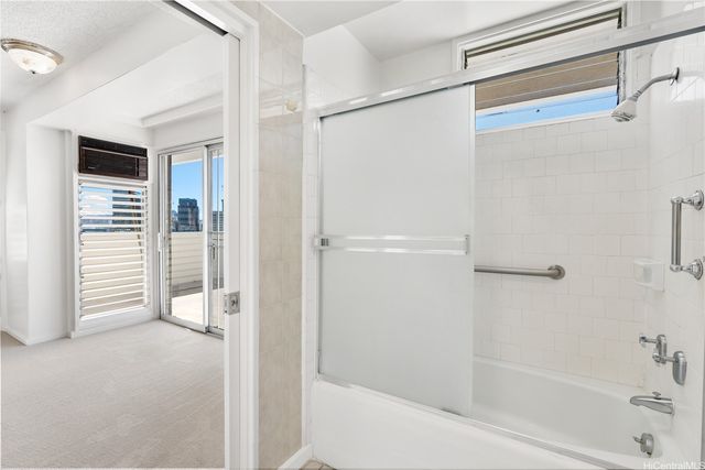 1624 Kanunu Street PHA, Honolulu, HI 96814