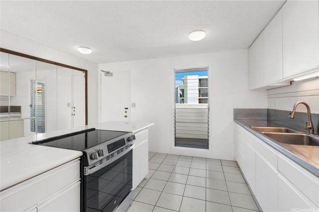 1624 Kanunu Street PHA, Honolulu, HI 96814