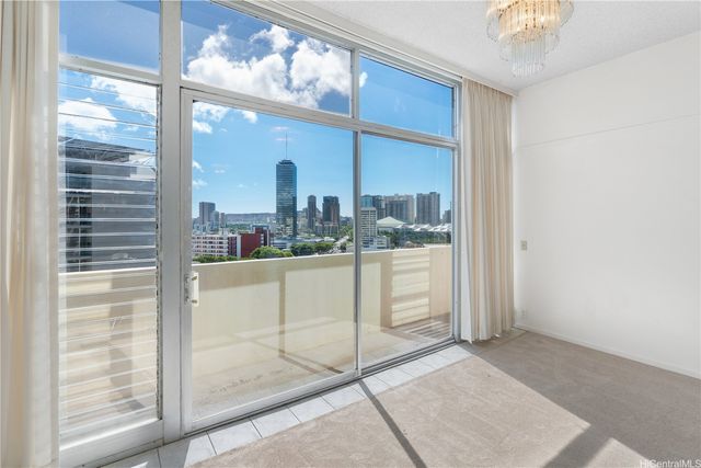 1624 Kanunu Street PHA, Honolulu, HI 96814