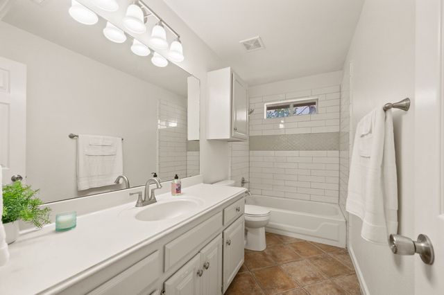 9045 Tyne Trail, Fort Worth, TX 76118