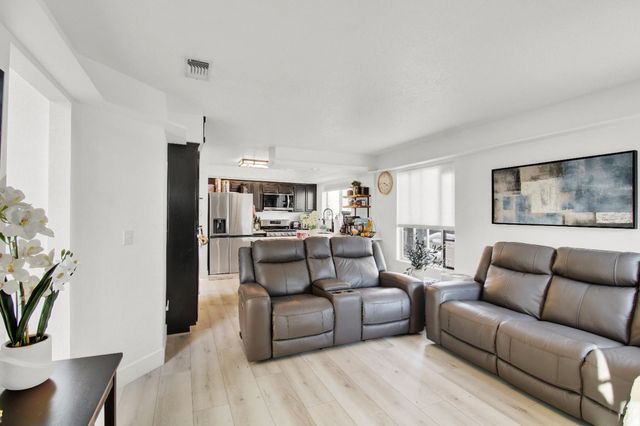 8314 Windwood Way, Elk Grove, CA 95758