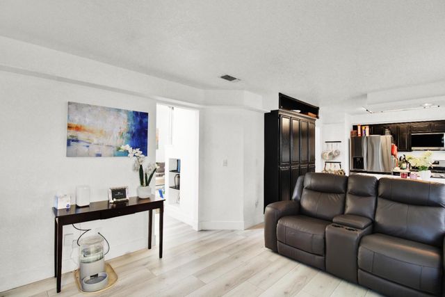 8314 Windwood Way, Elk Grove, CA 95758