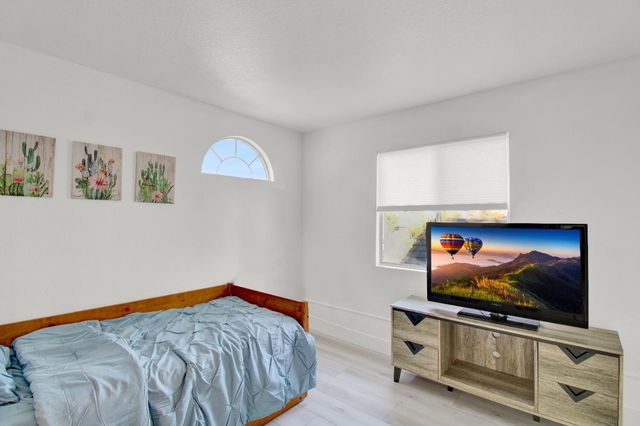 8314 Windwood Way, Elk Grove, CA 95758